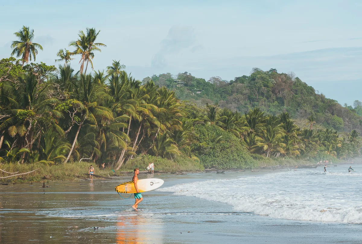 Surfeur à Santa Teresa Costa Rica